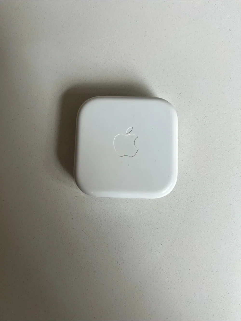 APPLE NWOT Wired Earbuds, Headphones with Mic